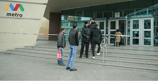 Bakı metrosuna girişə polis nəzarət edir