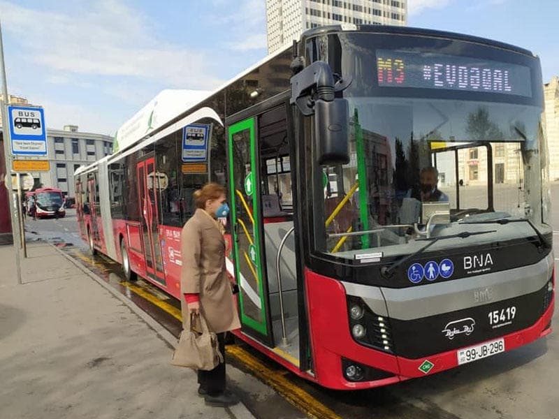 Bakıda 18 metrlik avtobuslar xəttə buraxıldı - FOTO