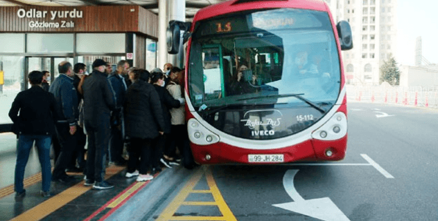 Metro bağlandı, avtobuslarda vəziyyət necədir? - Fotosessiya