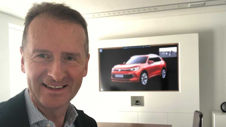 Volkswagenin direktoru təsadüfən yeni modeli nümayiş etdirib