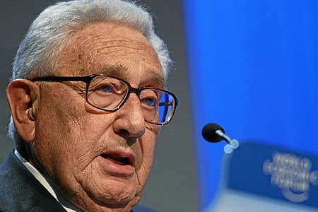 Henri Kissincer: Heç bir ölkə, hətta ABŞ milli imkanlarla koronavirusa qalib gələ bilməz