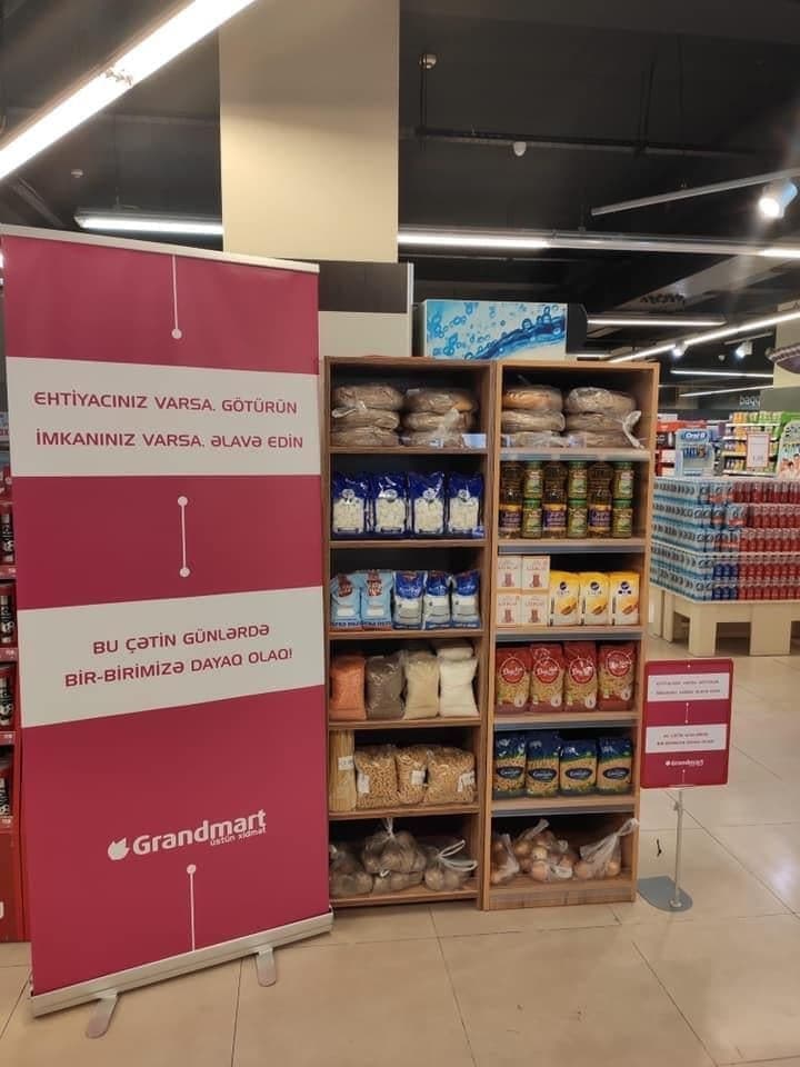 Hamı bu marketlərdən danışır: “Ehtiyacın varsa götür, imkanın varsa...”