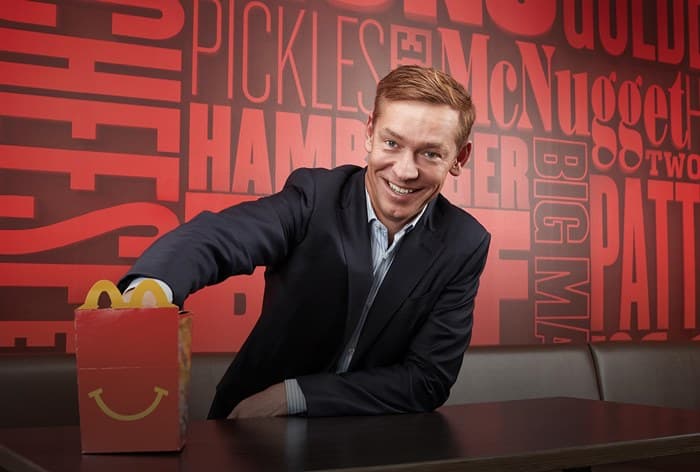 “McDonald’s”un rəhbəri öz maaşını 2 dəfə azaltdı