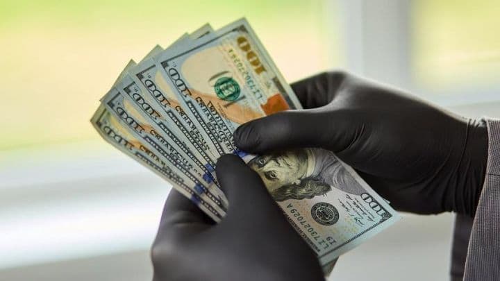 Dolların bazar ertəsinə olan rəsmi məzənnəsi
