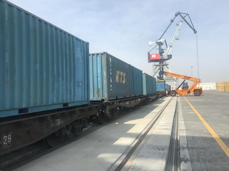 Bakı Limanında karbamid ilk dəfə konteyner vasitəsilə daşınıb
