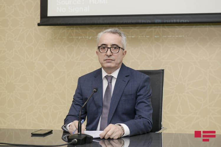 İbrahim Məmmədov: "İndiki vəziyyətdə insanların banklara getməsinin qarşısını almaq olmaz"