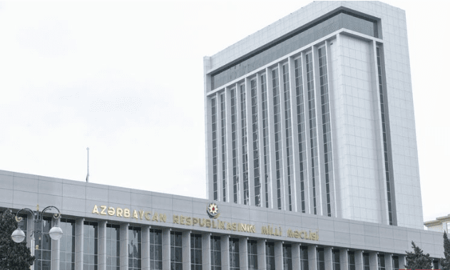 Karantin rejimlərinin tətbiqi ilə əlaqədar məhdudiyyətlər deputatın şəxsi və xidməti nəqliyyat vasitələrinə də