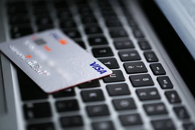 Vaxtı bitmiş bank kartlarının istifadəsinə icazə verildi