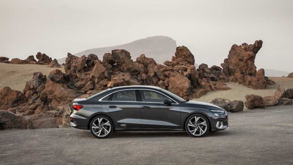 Audi yeni nəsil A3 sedanını təqdim edib
