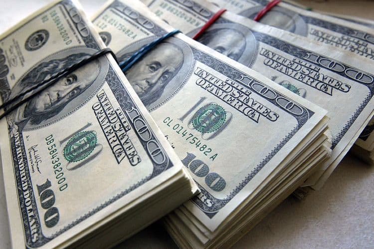 Mərkəzi Bankın valyuta hərracında dollara tələb kəskin artdı