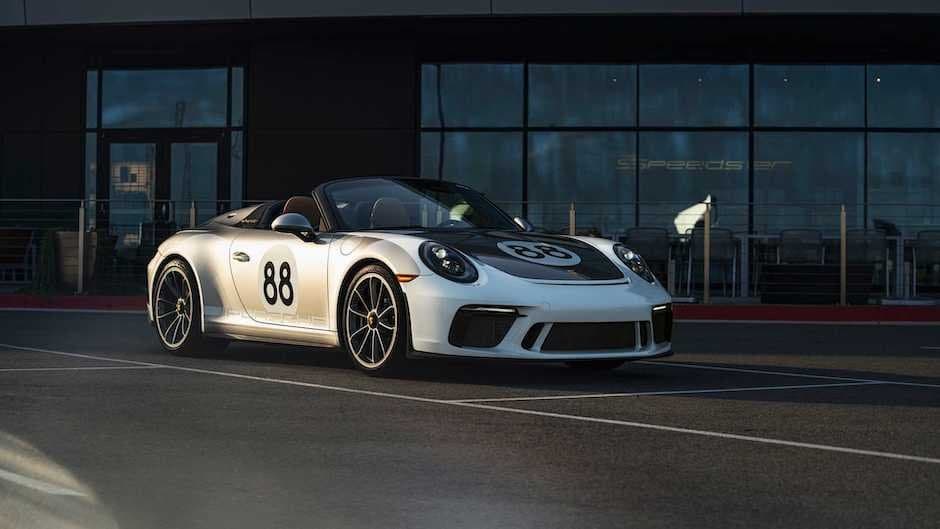 991 seriyasından olan sonuncu Porsche 911 yarım milyona satılıb
