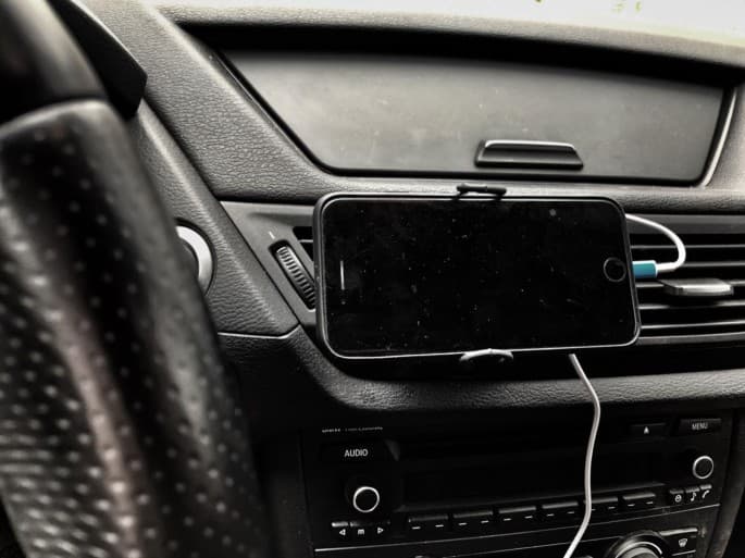 Öz əllərinizlə telefon üçün avtomobil tutacağı - FOTO