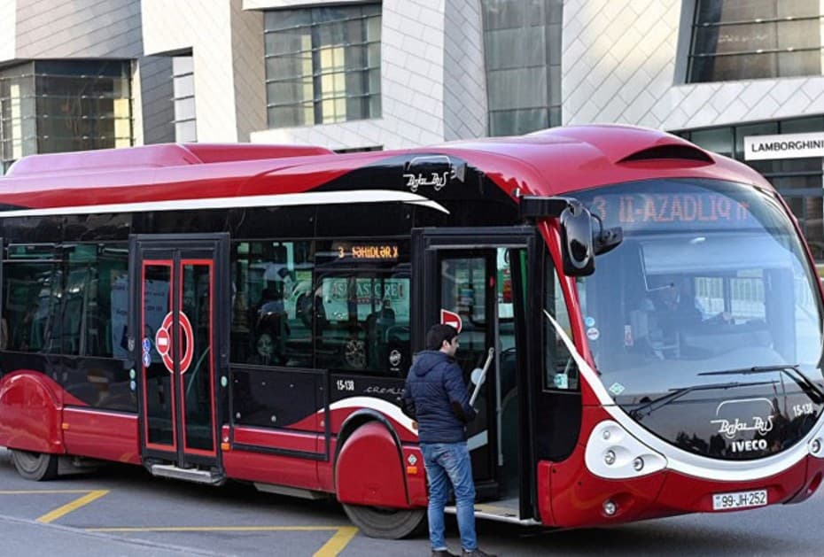 Ekspert: “Məsafə saxlamaq şərtilə avtobuslarda ayaq üstə də sərnişin daşımaq olar”