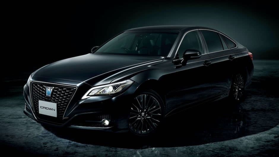 Toyota Crown modelinin iki xüsusi versiyasını hazırlayıb