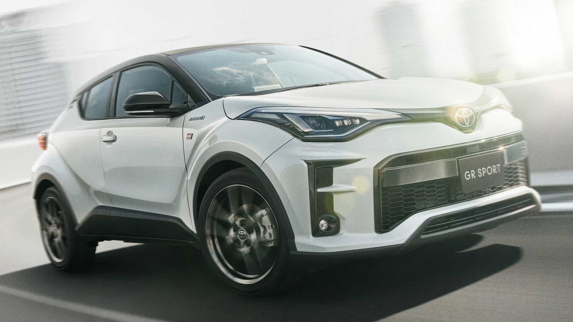 Toyota 15 milyondan çox hibrid avtomobil satıb