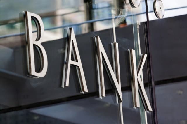 "Atabank" və "AmrahBank"-ın əmanətçilərinə kompensasiyanın ödənilməsinə neçə gün sonra başlanıla bilər?