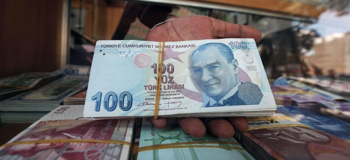 Lirə dollar qarşısında rekord həddə dəyərdən düşdü