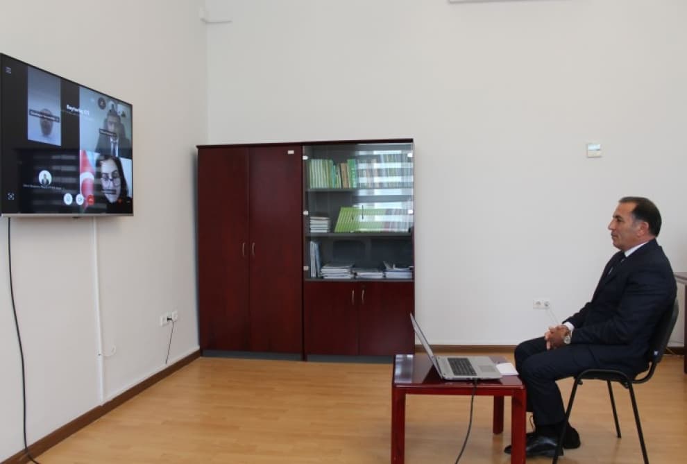 Baytarlıq Elmi-Tədqiqat İnstitutunun Elmi-Eksperimental Bazalarının rəhbərləri ilə videokonfrans keçirilib
