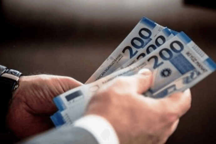 Koronavirusla mübarizə aparan həkimlərin maaşı barədə rəsmi açıqlama