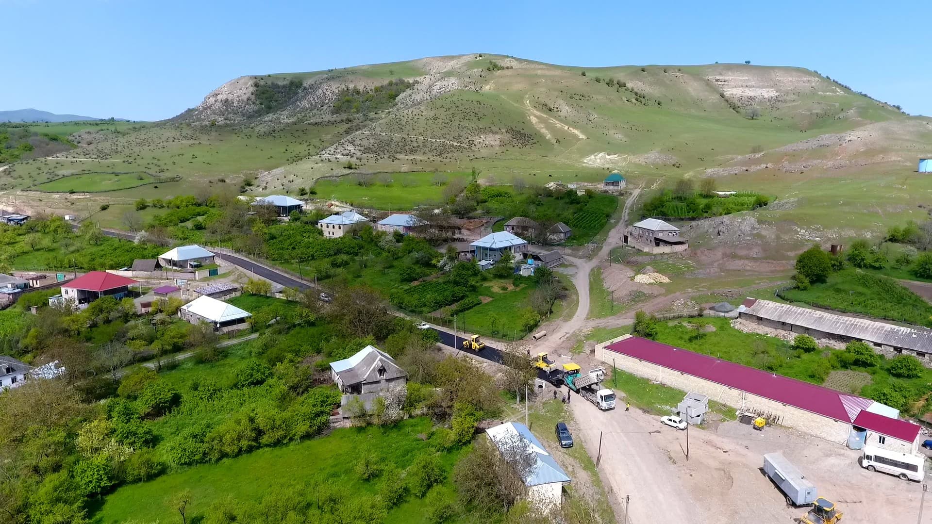 Göygöldə  3 marşrut üzrə 18.9 km-lik avtomobil yolları yenidən qurulur