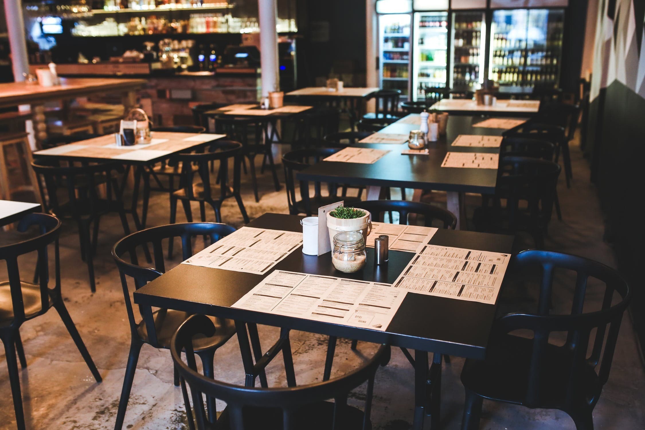 Restoranların dövriyyəsi 30 faizə yaxın azalıb
