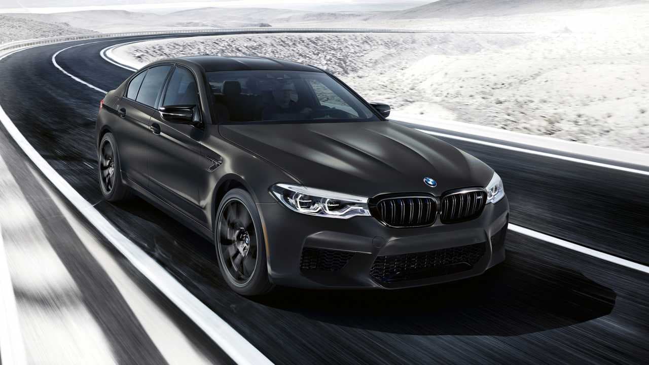 Yenilənmiş BMW M5 sedanının bir hissəsi nümayiş etdirilib