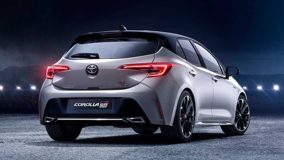 Toyota Corolla modelinin hetçbekini hazırlayır