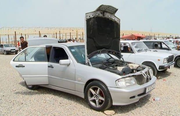 Avtomobil bazarında ikinci əl maşınların QİYMƏTLƏRİ