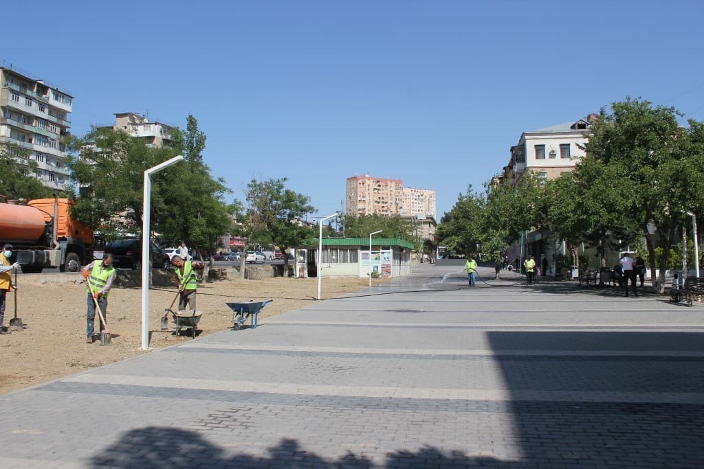 Bakı küçələrində yenidənqurma işləri aparılır