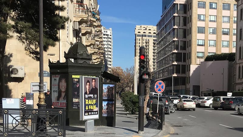 Ekspert: “Səkiləri “dönərxana”lara elə satıblar ki, orada infrastruktur qurmaq çətin olur”