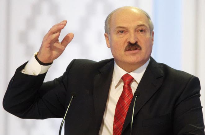 Belarus Kremldən üz çevirir: Lukaşenko rus banklarını...