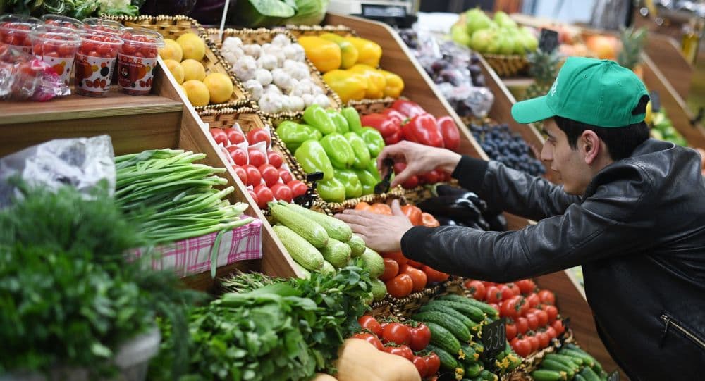 Marketlərdə mövsüm meyvələri niyə bahadır?