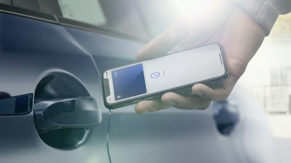 Yeni BMW modellərini iPhone ilə açmaq mümkündür