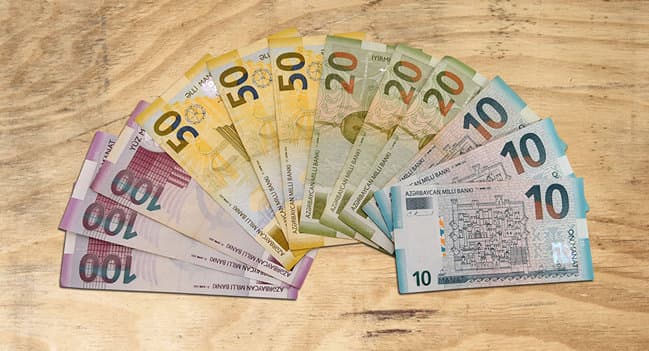 Bakıda yanvar-apreldə orta aylıq əməkhaqqı 1 000 manatdan çox olub