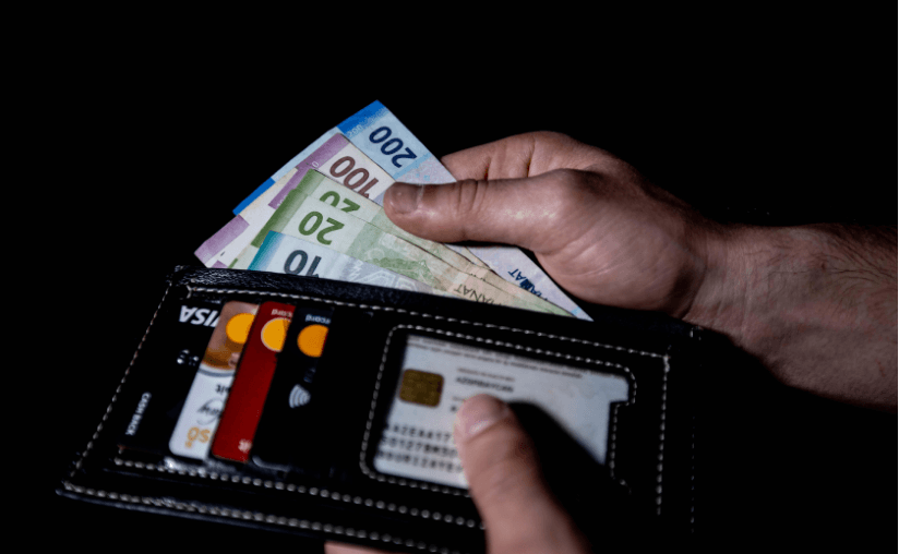 Azərbaycanda orta aylıq əmək haqqı 25% artıb