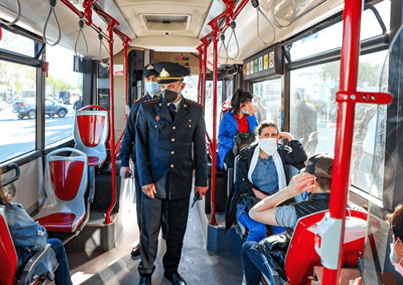 Avtobuslarda maskaya görə cərimələnənlərin sayı açıqlanıb