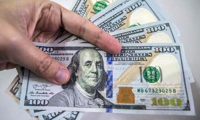 Doların bazar ertəsinə olan rəsmi məzənnəsi açıqlanıb