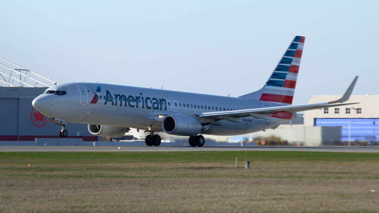 "Amerikan Airlines" 25 min əməkdaşını ödənişsiz məzuniyyətə göndərir
