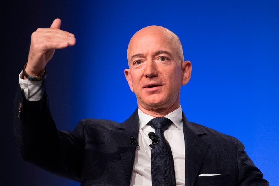 Jeff Bezos bir gündə ən çox pul qazanan milyarder olub