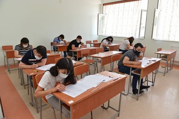 Buraxılışda hərarəti olan şagirdin avqustda yenidən imtahana qatılmasına  icazə veriləcək? – RƏSMİ