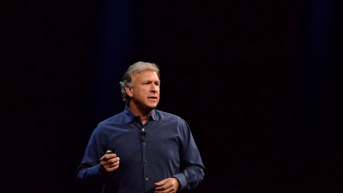 Apple şirkətinin baş marketoloqu Phil Schiller işdən çıxır-SƏBƏB
