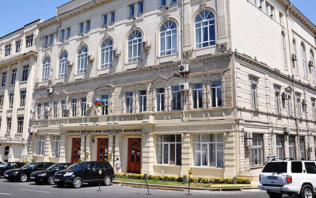 Konstitusiya Məhkəməsi bağlanan banklarda sığortalı hesab edilməyən əmanətlərlə bağlı qərar verdi