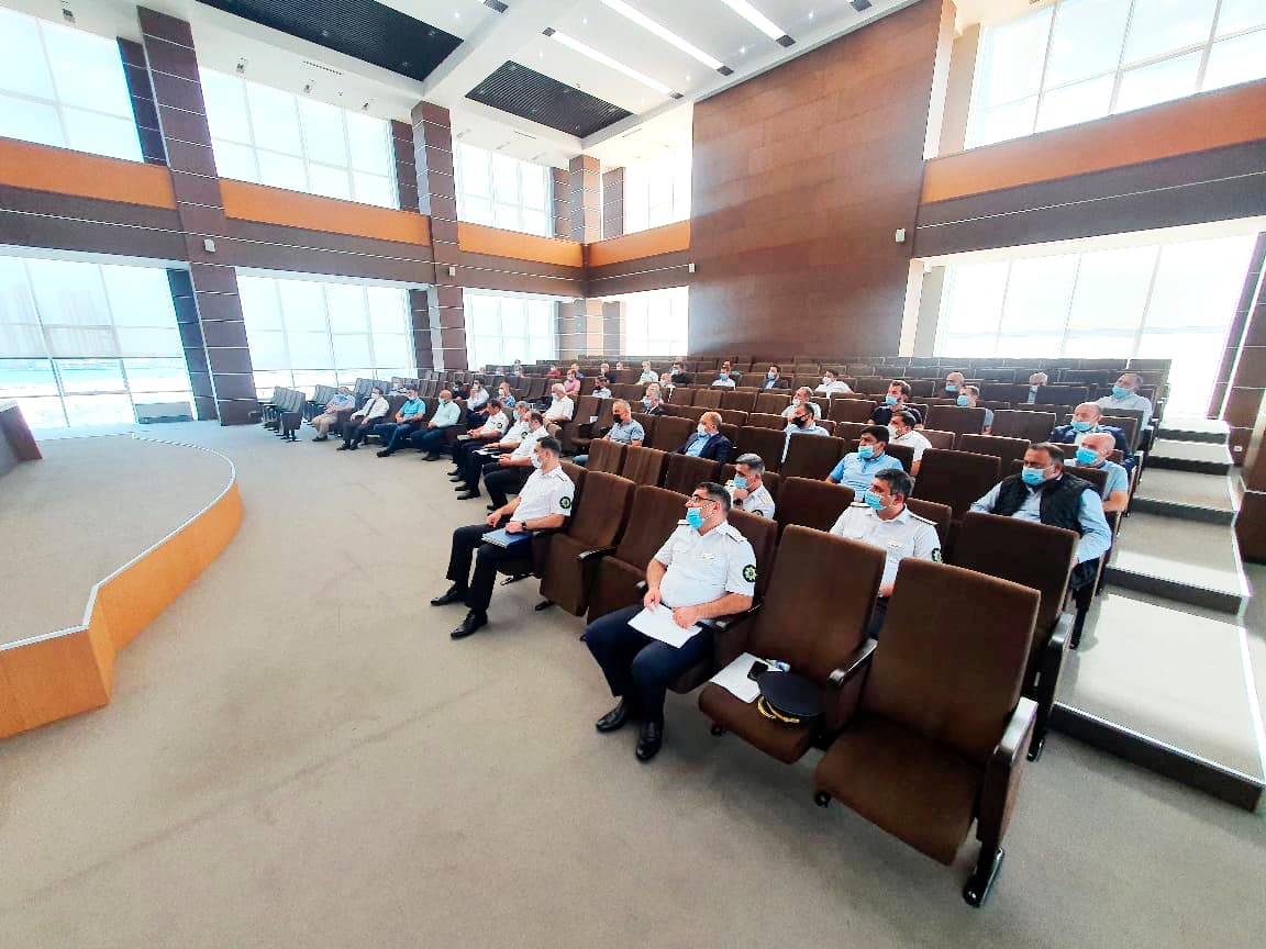 Gömrük Komitəsində Azərbaycana dərman və qida əlavələri gətirən sahibkarlarla görüş
