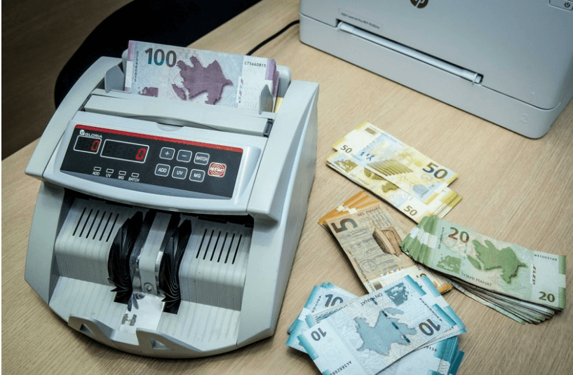 Notariuslar son 7 ayda büdcəyə 20 milyon vergi ödəyib