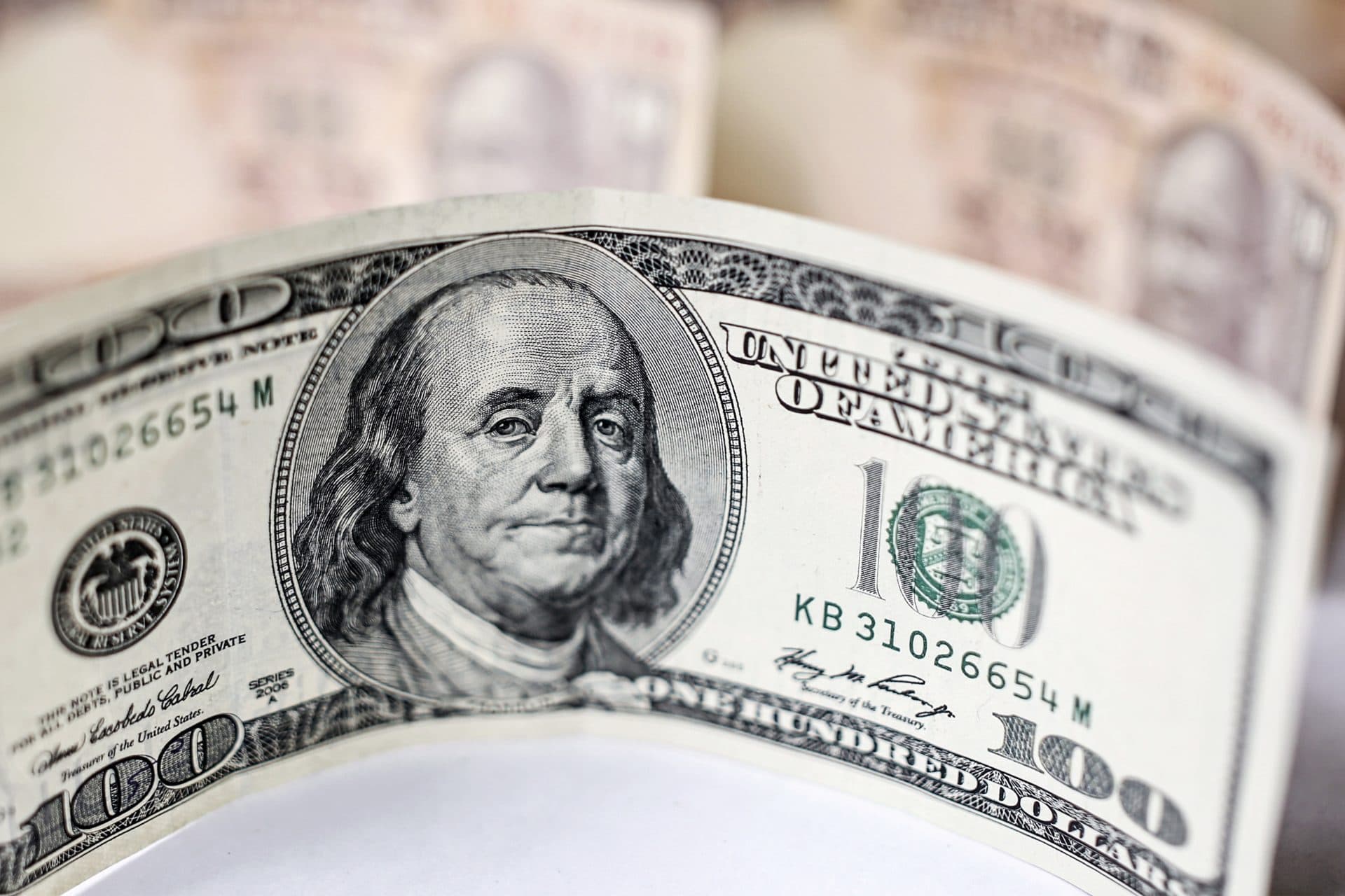 Banklar bugünkü valyuta hərracında 64,8 mln. dollar cəlb edib