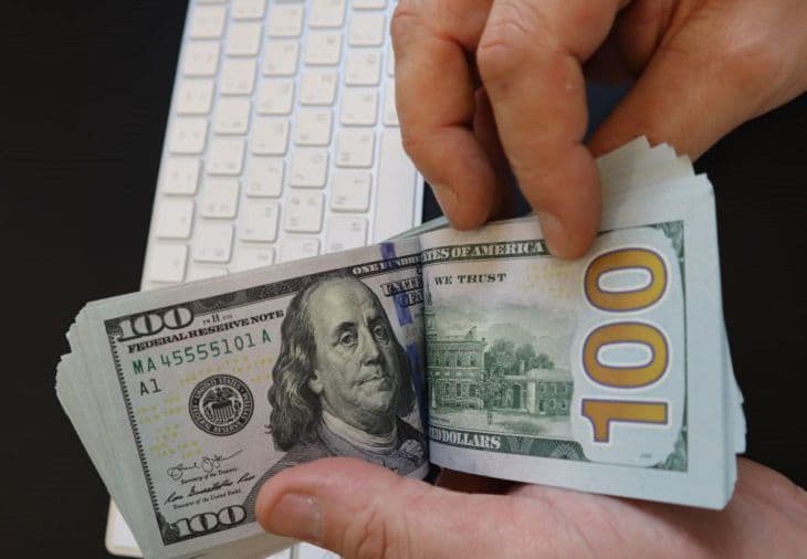 Belarus valyuta böhranına doğru gedir: Dollara tələbat 5 dəfə artıb