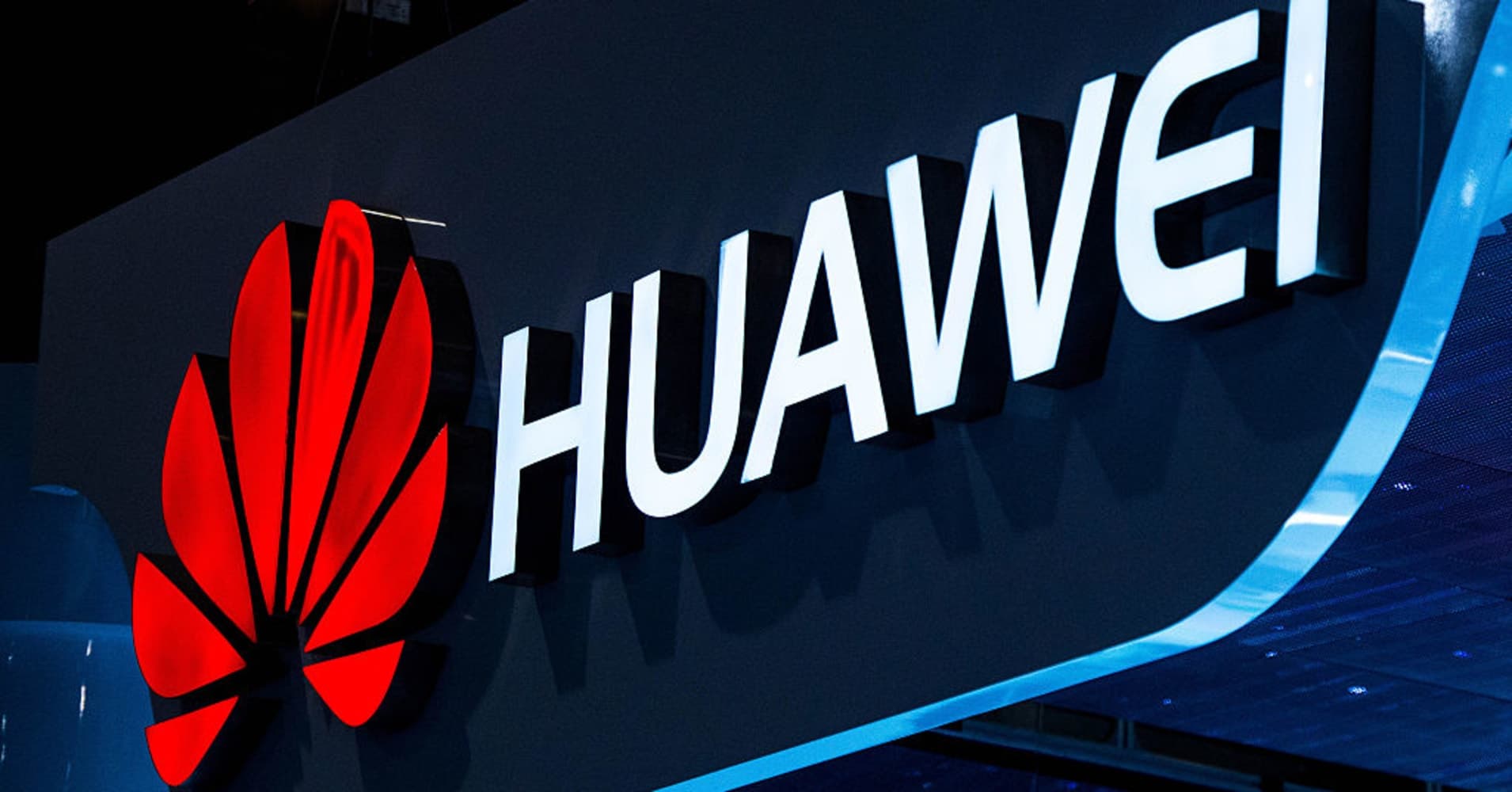 Məşhur analitik: "Huawei şirkəti smartfon bazarından gedə bilər"