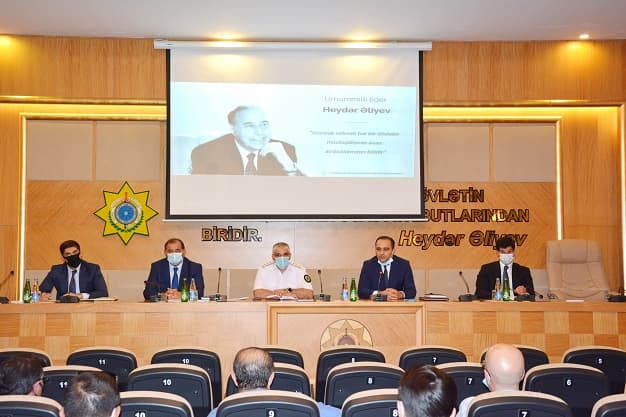 Gömrük Komitəsi rəsmiləri narazılıq yaradan dəyişikliklərlə bağlı sahibkarlarla görüşüb