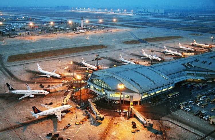 Pekin 8 ölkədən aviareyslərin qəbulunu bərpa edir