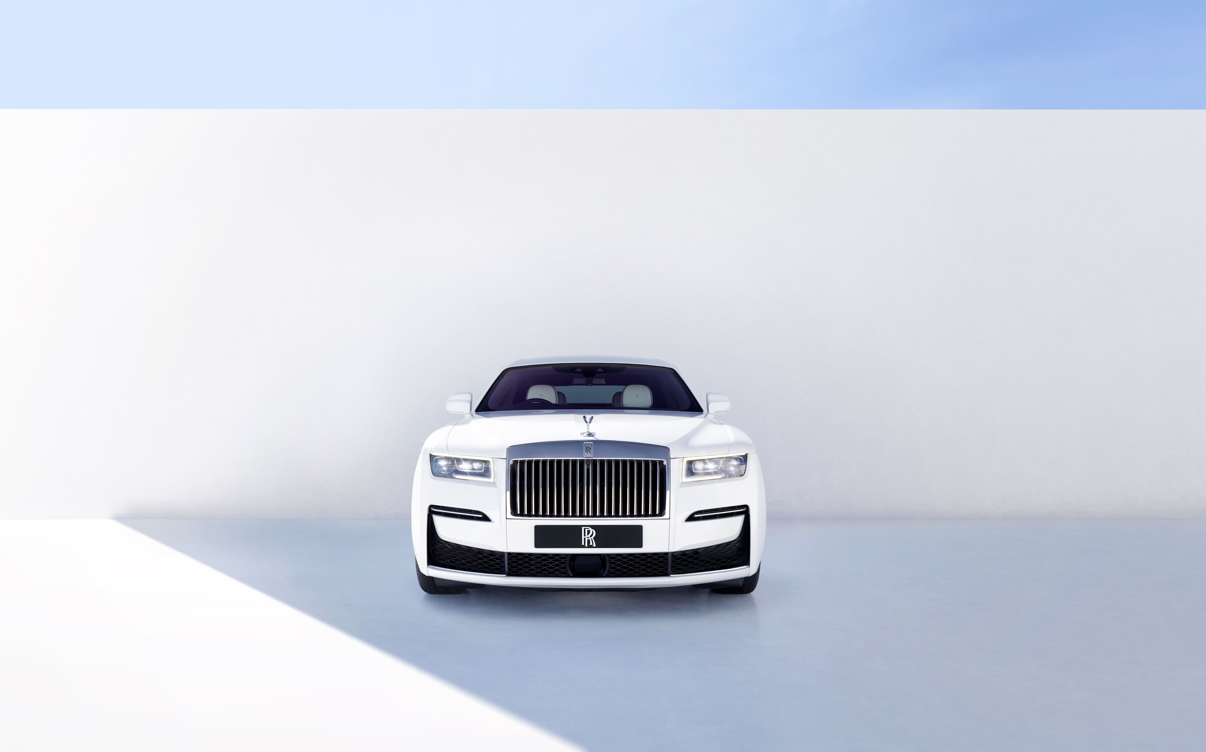 Yeni Rolls-Royce Ghost sadəlik və mükəmməllik